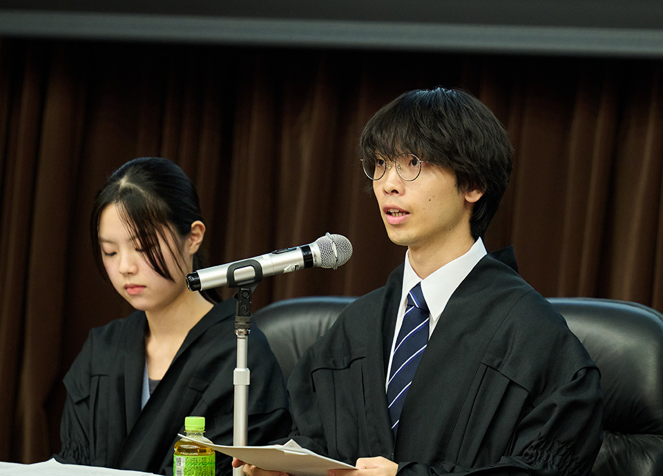 【法学部】模擬裁判超人気企画！リアル法廷を体験しよう。