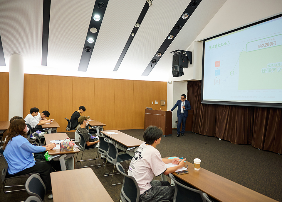 【経済学部】金融経済をゲームで学ぶSMBCグループの特別プログラム